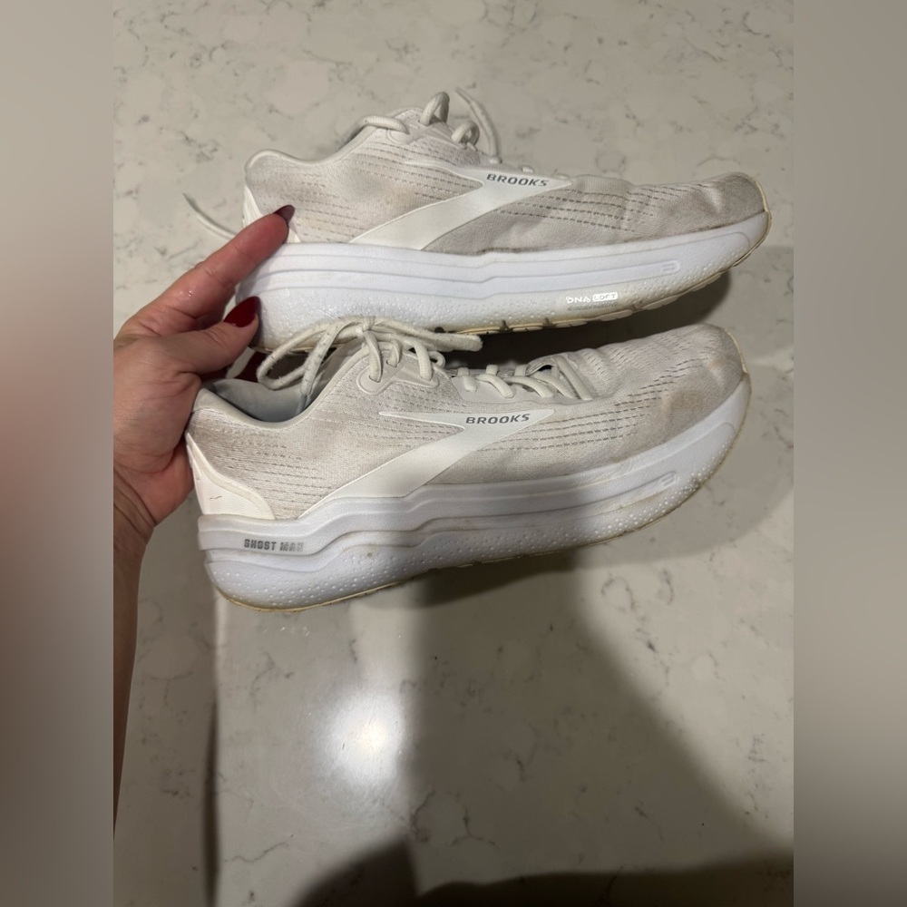 Brooks Ghost men White Running Shoes sneakers size 10.5